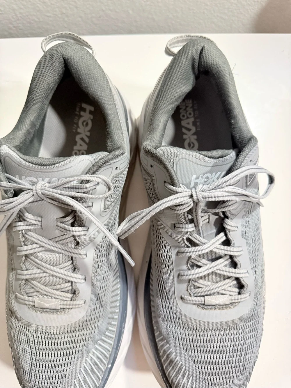 Hoka Bondi 7 men size 12 Gray and White Women's Athletic Running Shoes